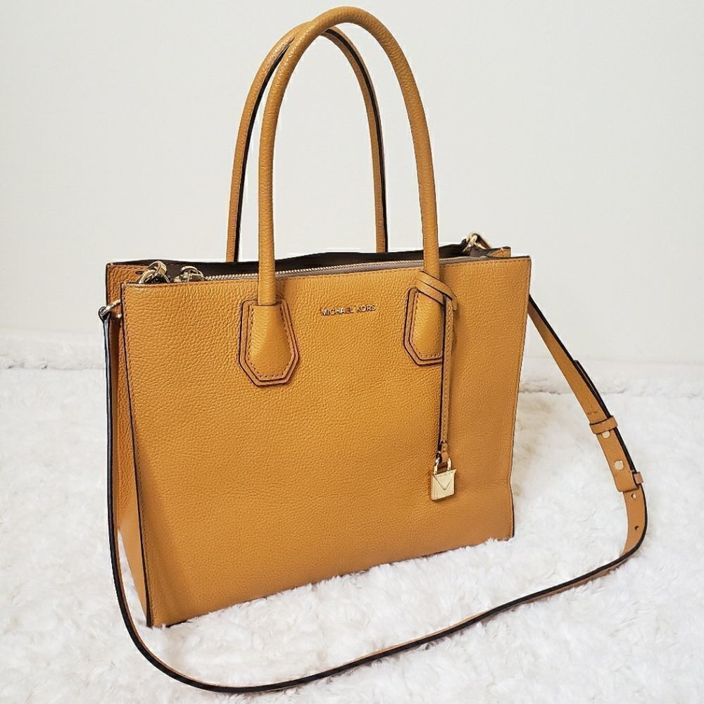 Michael KorsĀ Large Mercer Convtertable Merigold ToteāW/āCrossbodyāStrap - Picture 3 of 16